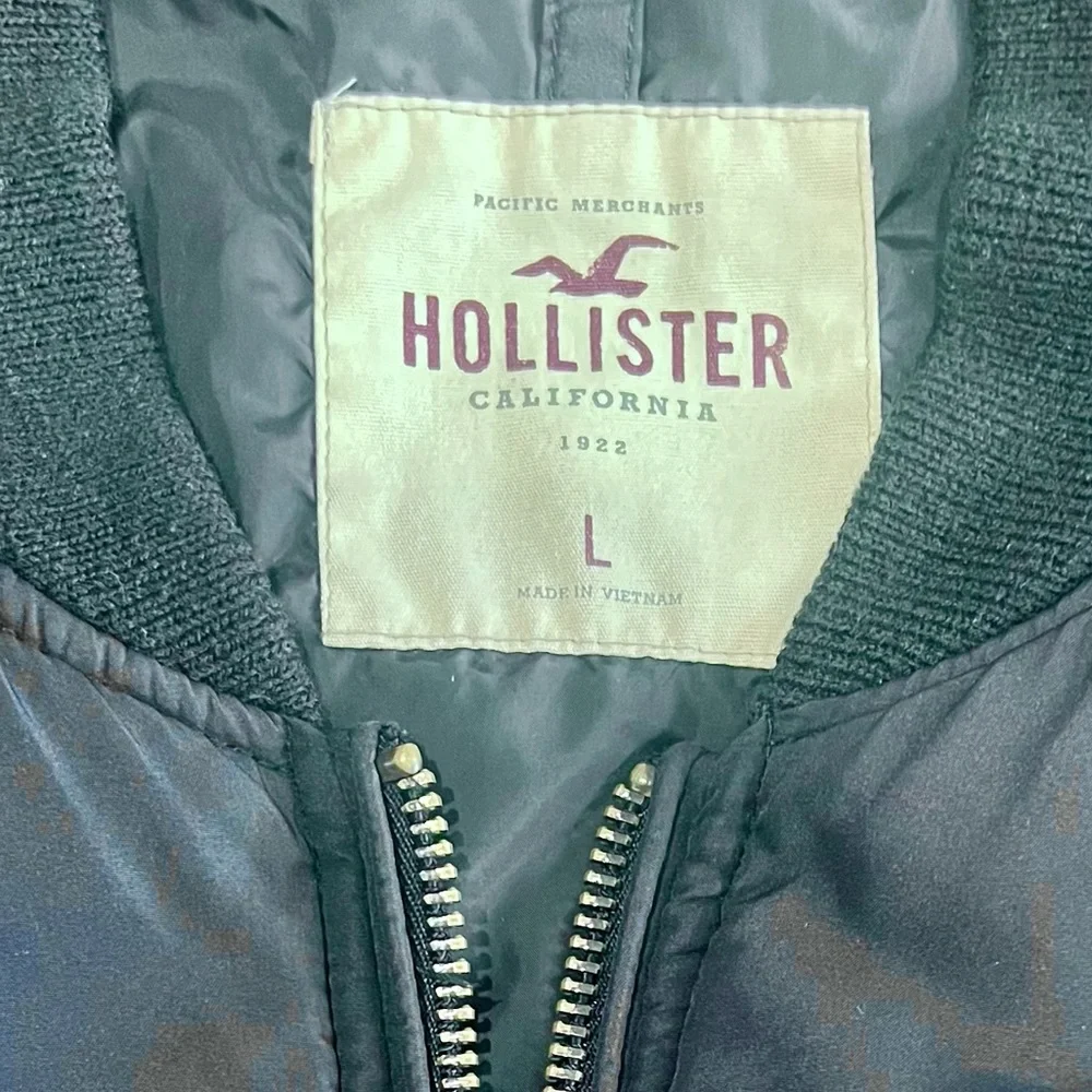 - Hollister L Navy Bomber Jacket! EUC!